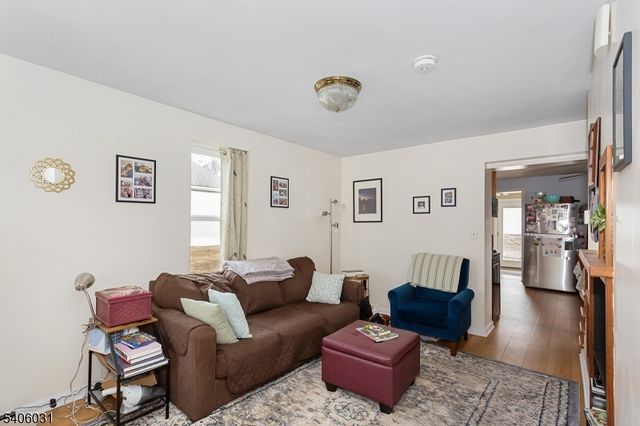 826 Sigsbee Ave, Alpha Boro, NJ 08865