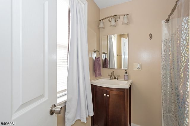 826 Sigsbee Ave, Alpha Boro, NJ 08865