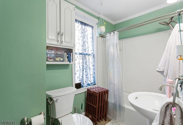 826 Sigsbee Ave, Alpha Boro, NJ 08865