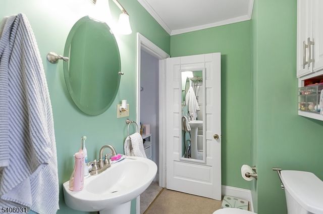 826 Sigsbee Ave, Alpha Boro, NJ 08865