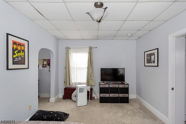 826 Sigsbee Ave, Alpha Boro, NJ 08865