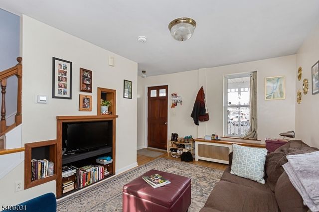 826 Sigsbee Ave, Alpha Boro, NJ 08865