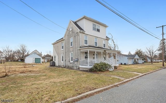 826 Sigsbee Ave, Alpha Boro, NJ 08865