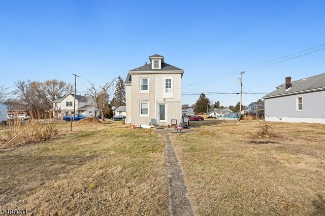 826 Sigsbee Ave, Alpha Boro, NJ 08865