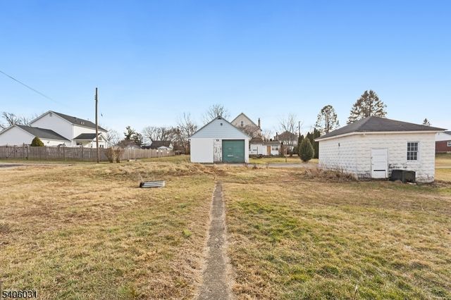 826 Sigsbee Ave, Alpha Boro, NJ 08865