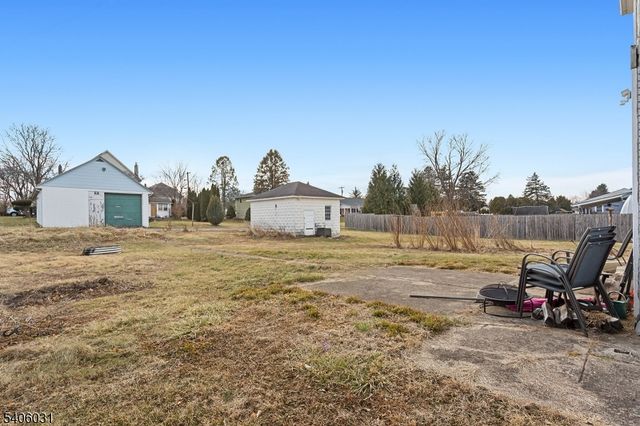 826 Sigsbee Ave, Alpha Boro, NJ 08865