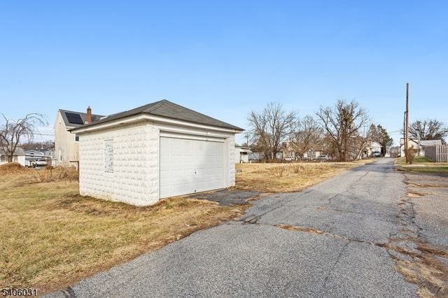 826 Sigsbee Ave, Alpha Boro, NJ 08865