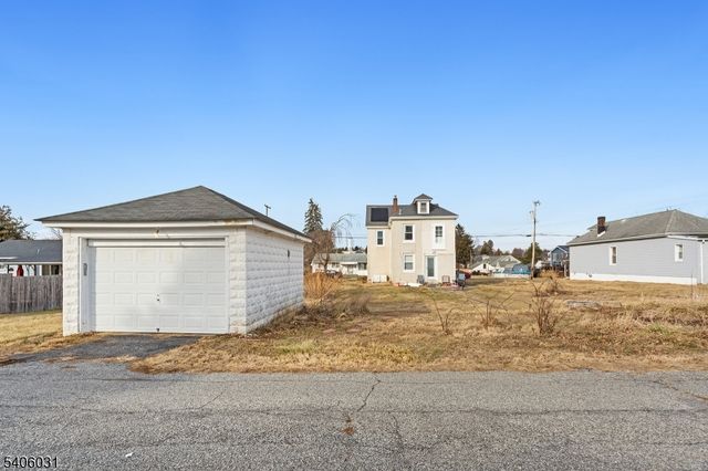 826 Sigsbee Ave, Alpha Boro, NJ 08865