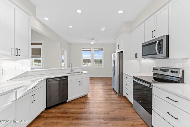 400 S Kingfisher Lane S, Hampstead, NC 28443