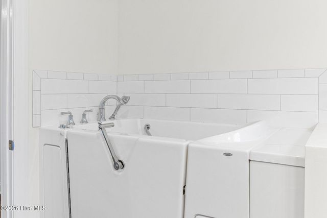 400 S Kingfisher Lane S, Hampstead, NC 28443