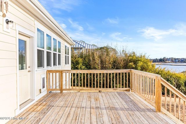 400 S Kingfisher Lane S, Hampstead, NC 28443