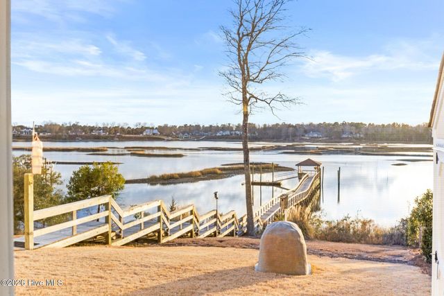 400 S Kingfisher Lane S, Hampstead, NC 28443