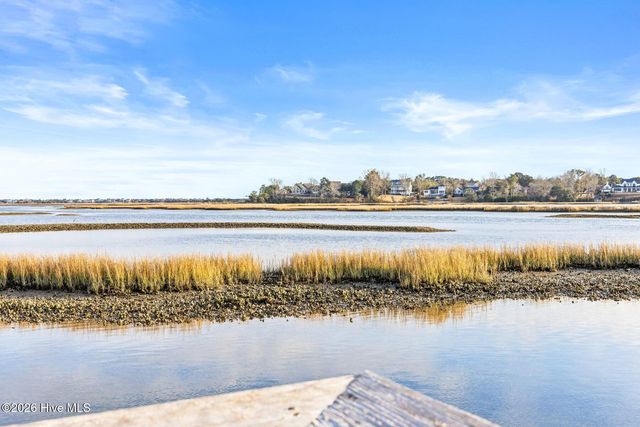 400 S Kingfisher Lane S, Hampstead, NC 28443