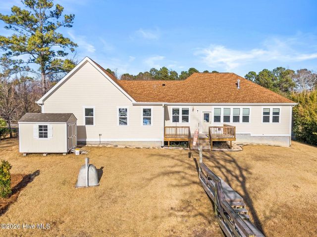 400 S Kingfisher Lane S, Hampstead, NC 28443