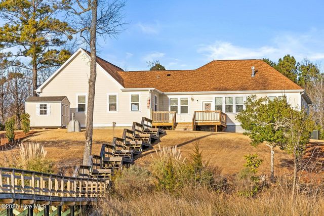 400 S Kingfisher Lane S, Hampstead, NC 28443