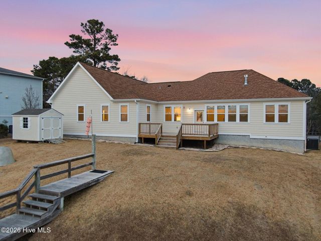 400 S Kingfisher Lane S, Hampstead, NC 28443