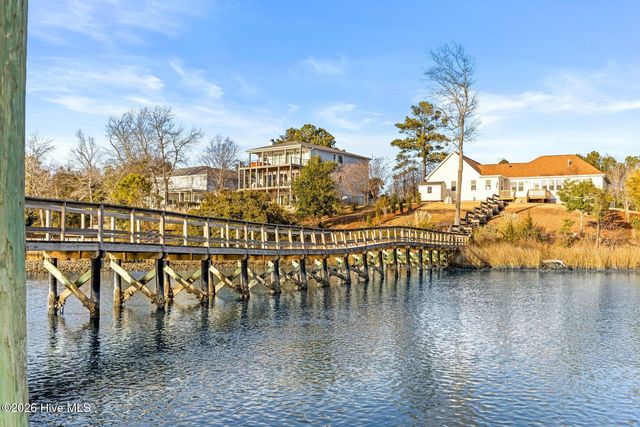 400 S Kingfisher Lane S, Hampstead, NC 28443