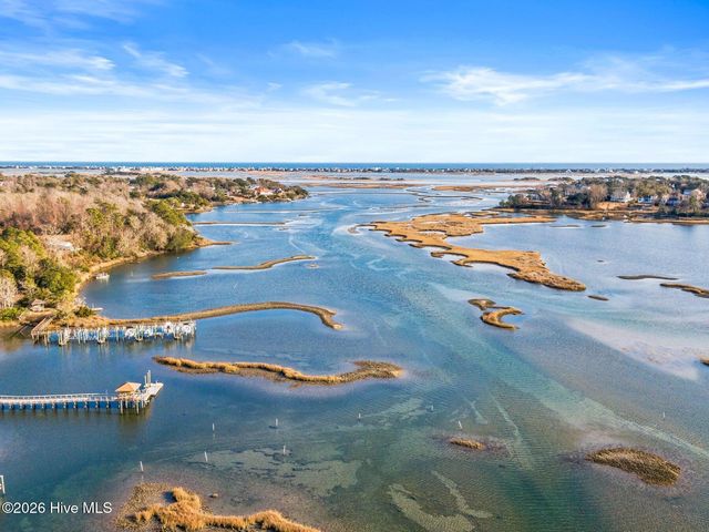 400 S Kingfisher Lane S, Hampstead, NC 28443