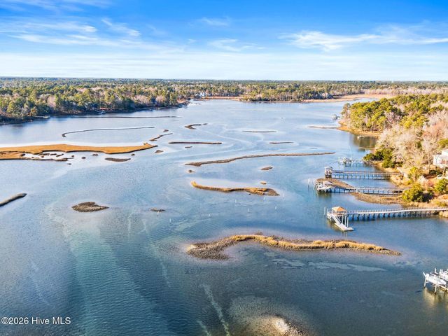 400 S Kingfisher Lane S, Hampstead, NC 28443