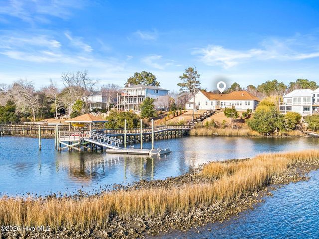 400 S Kingfisher Lane S, Hampstead, NC 28443