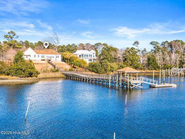 400 S Kingfisher Lane S, Hampstead, NC 28443