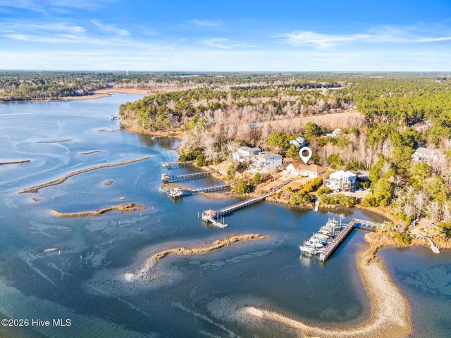 400 S Kingfisher Lane S, Hampstead, NC 28443