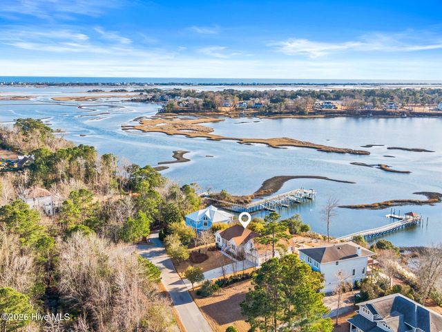 400 S Kingfisher Lane S, Hampstead, NC 28443