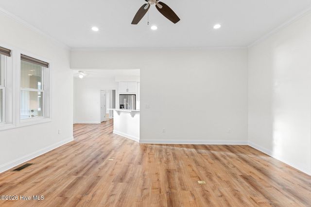 400 S Kingfisher Lane S, Hampstead, NC 28443