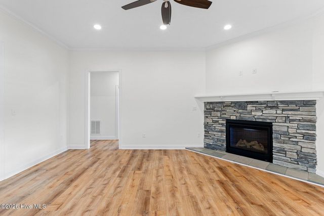 400 S Kingfisher Lane S, Hampstead, NC 28443