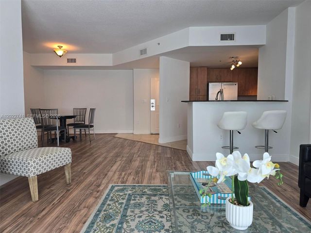 7900 Harbor Island Dr 523, North Bay Village, FL 33141