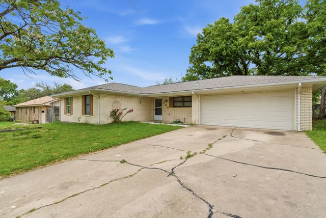 209 Moonlight Trail, Stephenville, TX 76401