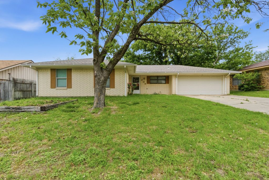 209 Moonlight Trail, Stephenville, TX 76401