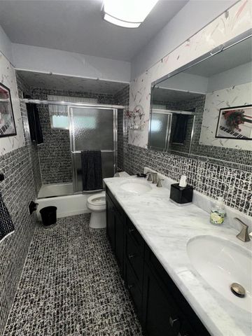 10800 SW 40th Court, Davie, FL 33328