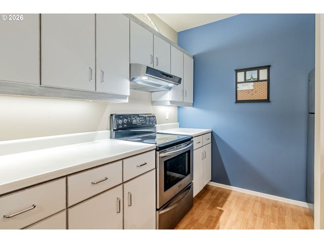 205 S MONTGOMERY St 401B, Portland, OR 97201