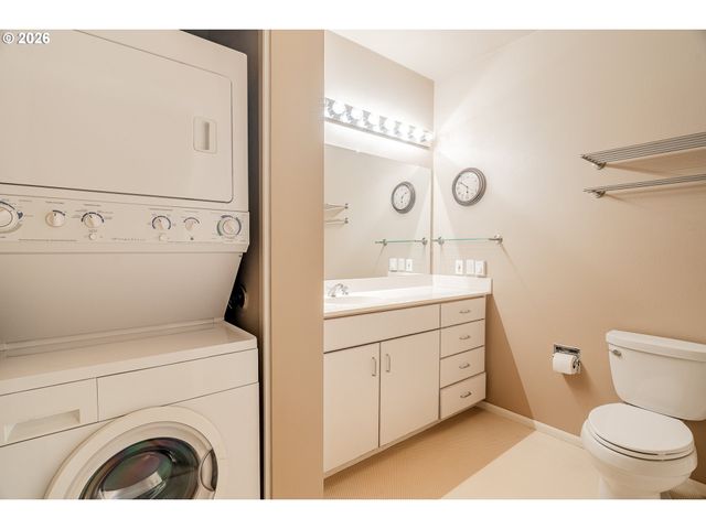 205 S MONTGOMERY St 401B, Portland, OR 97201