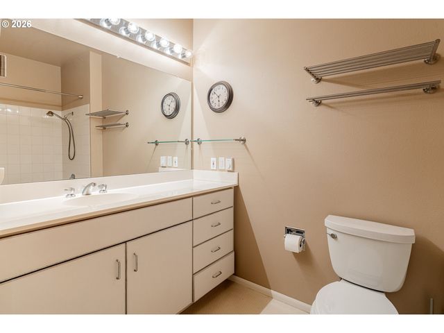 205 S MONTGOMERY St 401B, Portland, OR 97201