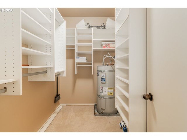 205 S MONTGOMERY St 401B, Portland, OR 97201