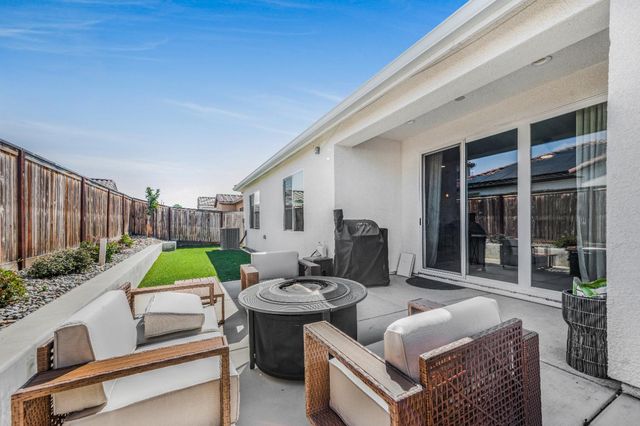 619 Wood Crest Avenue, Madera, CA 93636