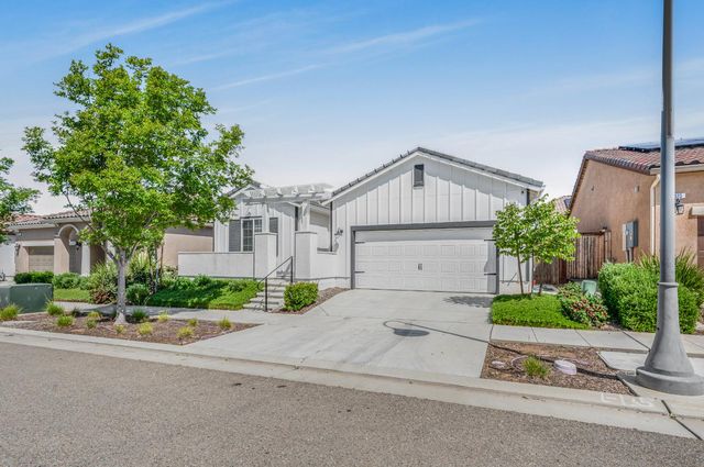 619 Wood Crest Avenue, Madera, CA 93636