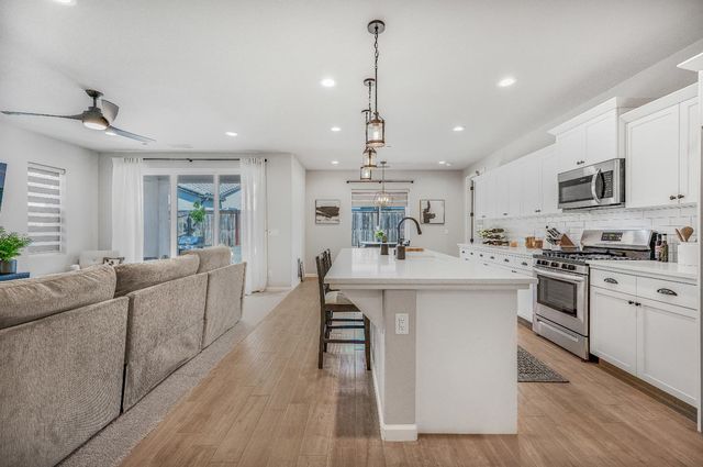 619 Wood Crest Avenue, Madera, CA 93636