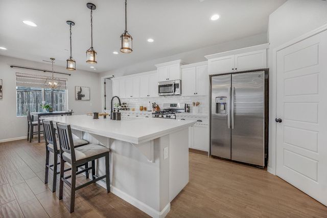 619 Wood Crest Avenue, Madera, CA 93636