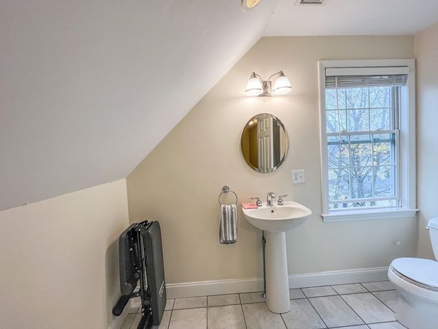 20 Russell St 1, Waltham, MA 02453