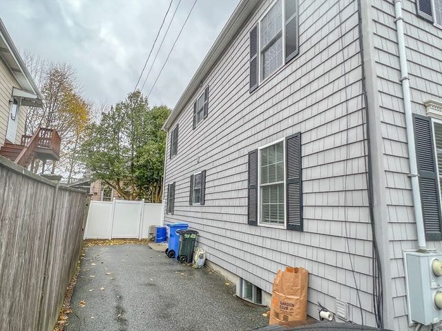 20 Russell St 1, Waltham, MA 02453