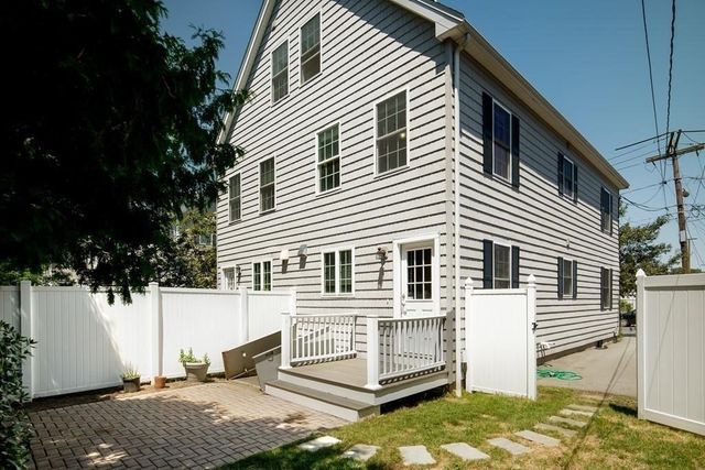 20 Russell St 1, Waltham, MA 02453