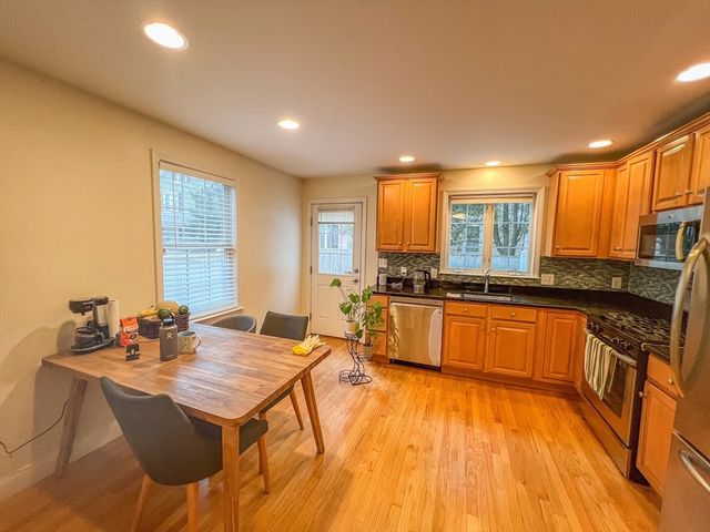 20 Russell St 1, Waltham, MA 02453