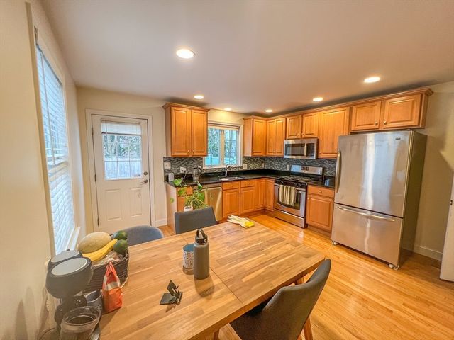 20 Russell St 1, Waltham, MA 02453
