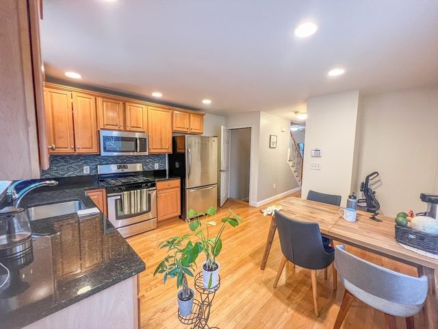 20 Russell St 1, Waltham, MA 02453