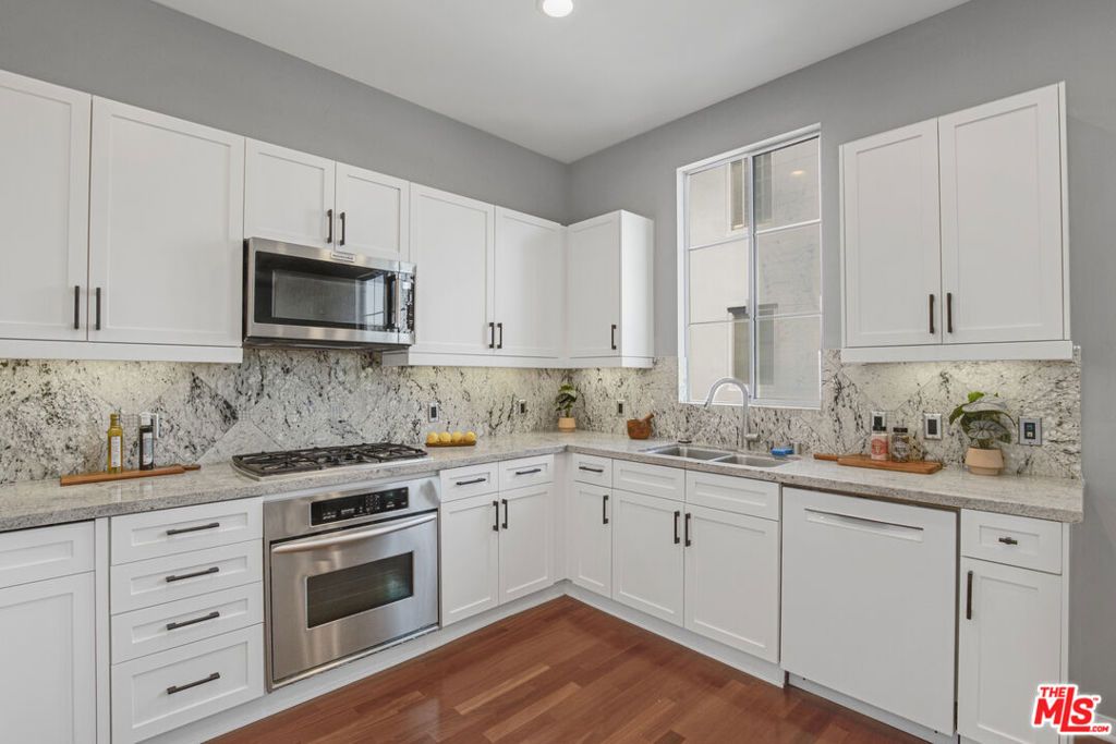 Image 11 of property listing at 5300 Playa Vista Drive 6, Playa Vista, CA 90094