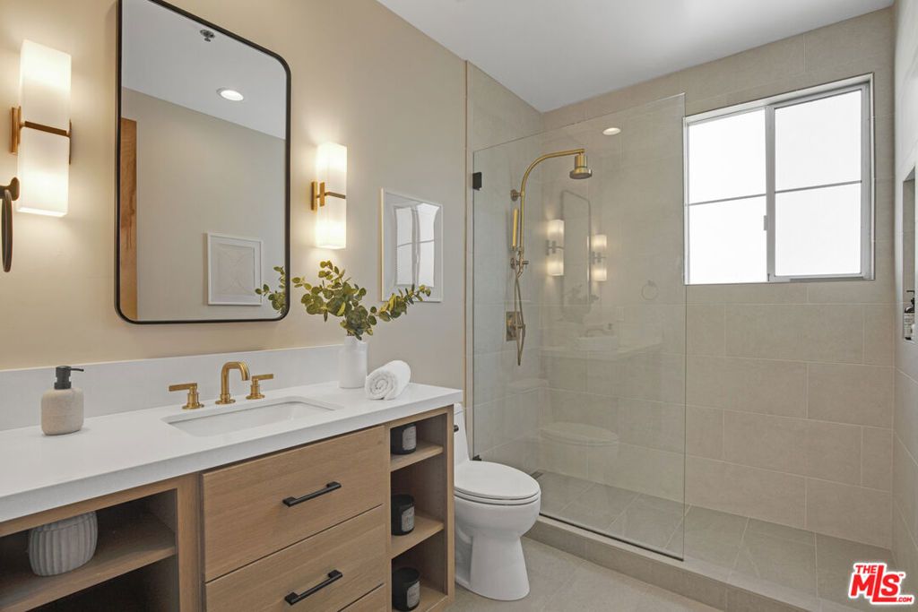 Image 17 of property listing at 5300 Playa Vista Drive 6, Playa Vista, CA 90094