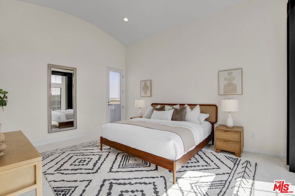 Image 18 of property listing at 5300 Playa Vista Drive 6, Playa Vista, CA 90094